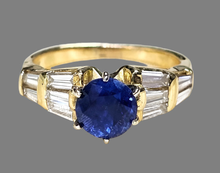 ROUND BLUE KYANITE BAGUETTE DIAMONDS RING 18k Yellow Gold, Size 6