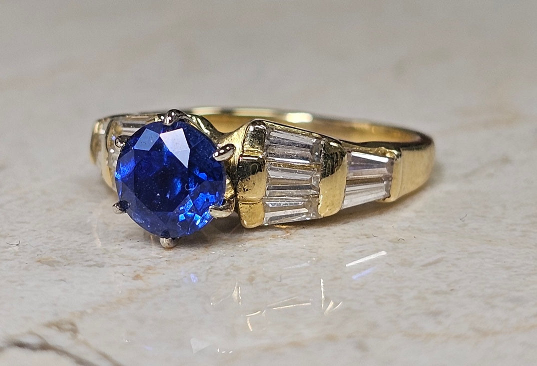 ROUND BLUE KYANITE BAGUETTE DIAMONDS RING 18k Yellow Gold, Size 6