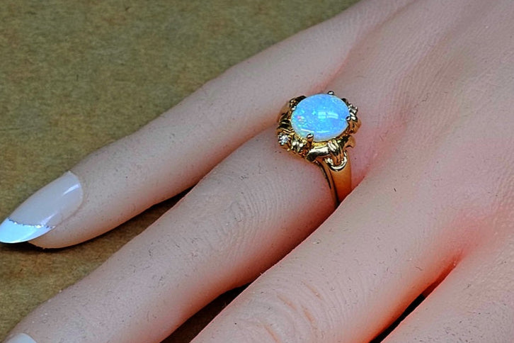 Vintage Stunning Oval Cabochon Opal & Diamond 14K Yellow Gold cocktail Ring Sz 7
