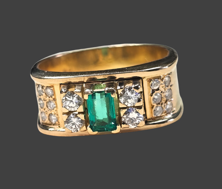 Vintage 18k Yellow Gold Natural Emerald & Diamond Ladies Band Ring 9.0g Sz8