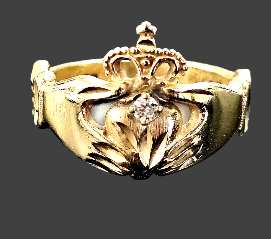 vtg Claddagh natural .04 ct Diamond Solid 14k Yellow Gold Ring Irish Wedding Ring