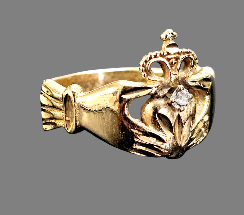 vtg Claddagh natural .04 ct Diamond Solid 14k Yellow Gold Ring Irish Wedding Ring
