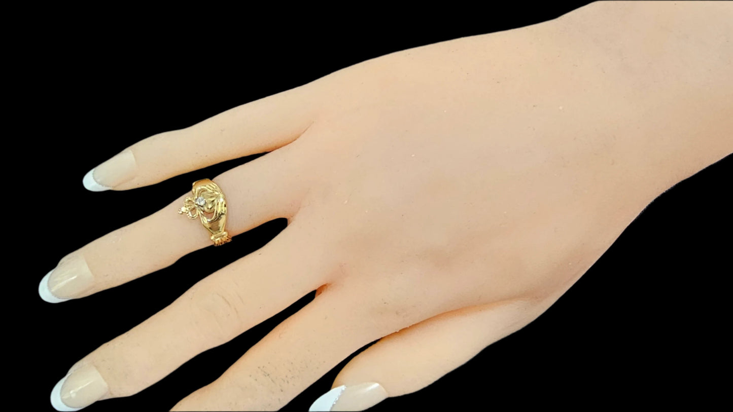 vtg Claddagh natural .04 ct Diamond Solid 14k Yellow Gold Ring Irish Wedding Ring