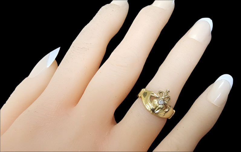 vtg Claddagh natural .04 ct Diamond Solid 14k Yellow Gold Ring Irish Wedding Ring