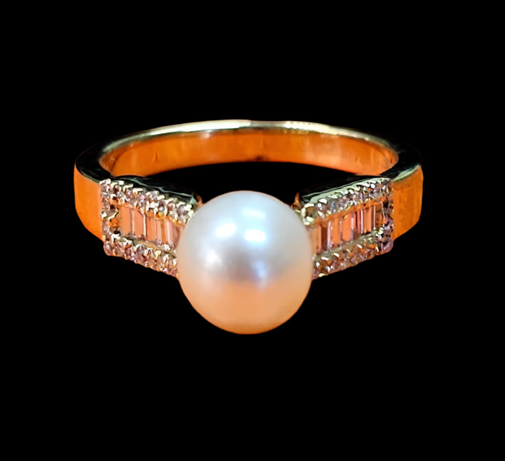 Classic 14k Solid Yellow Gold Tear Drop Pearl and Diamond Ring Size 6.5