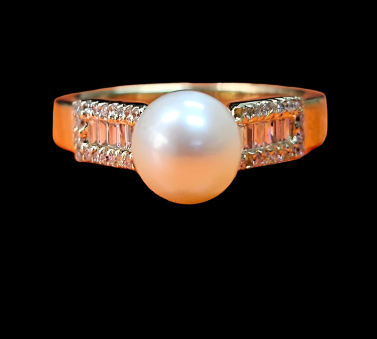 Classic 14k Solid Yellow Gold Tear Drop Pearl and Diamond Ring Size 6.5