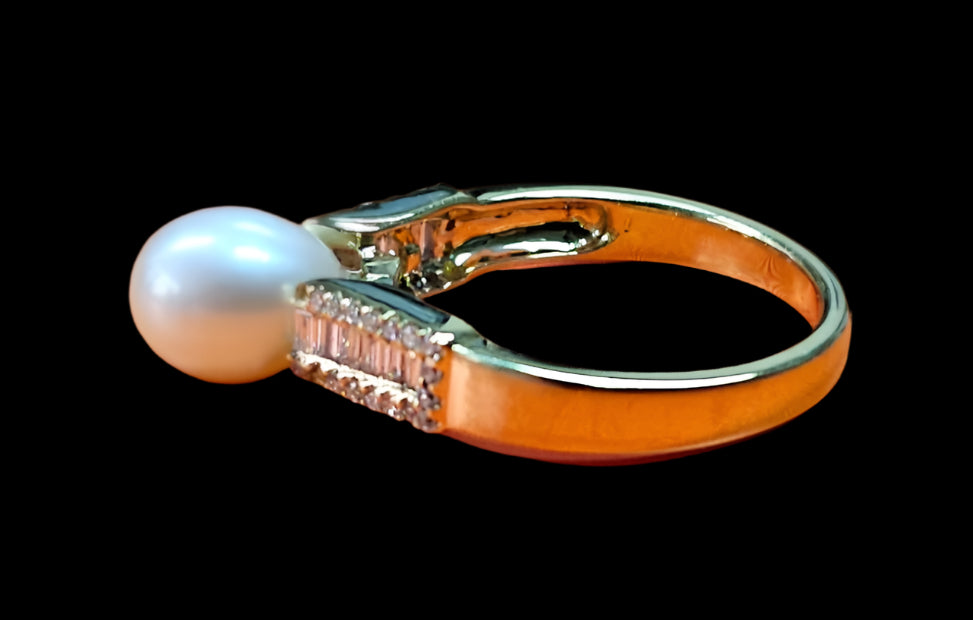 Classic 14k Solid Yellow Gold Tear Drop Pearl and Diamond Ring Size 6.5