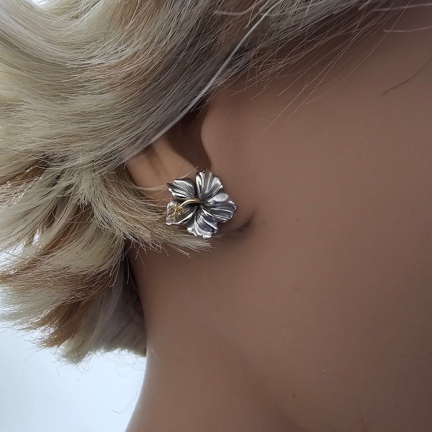 15mm 14k Two Tone Gold Hawaiian Hibiscus Flower Stud Earrings N*H