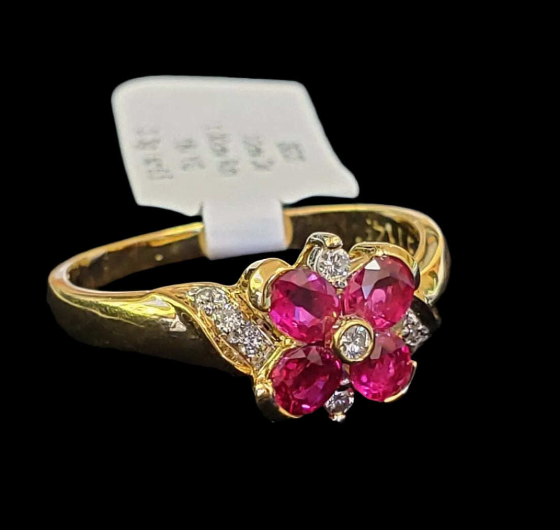 ESTATE DIAMOND & AAA OVAL RUBY 18K YELLOW GOLD FLOWER RING