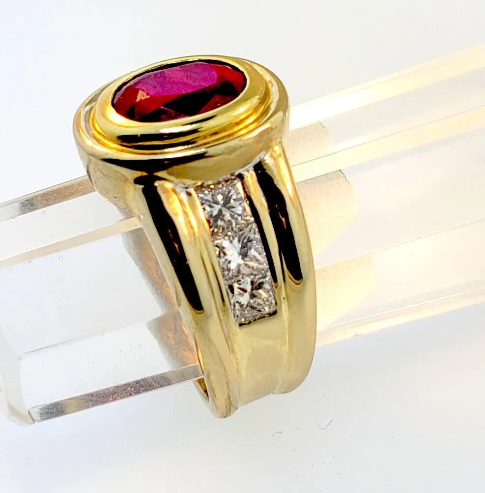 Estate 2.04 Carat Oval Gem Ruby and .94 cts Princess Diamonds 18k Gold Ring Size 7