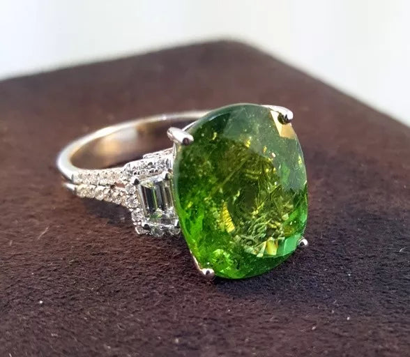 18k White Gold ~10ct Oval VIVID GREEN TOURMALINE Round + Trapezoid Diamond Ring