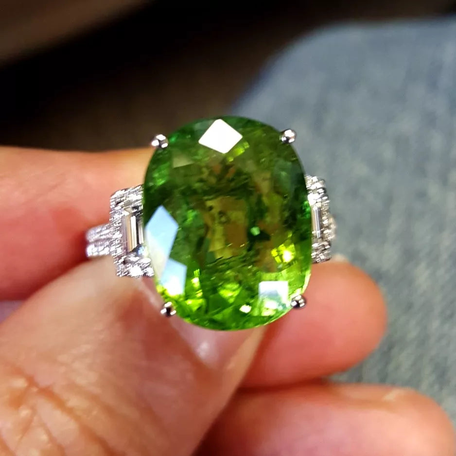 18k White Gold ~10ct Oval VIVID GREEN TOURMALINE Round + Trapezoid Diamond Ring