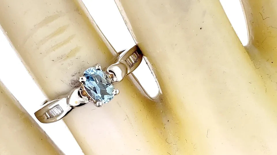 .50ct OVAL AQUAMARINE and .25ct BAGUETTE DIAMONDS RING 14k WHITE GOLD, Size 7