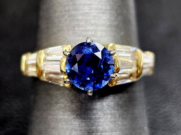 ROUND BLUE KYANITE BAGUETTE DIAMONDS RING 18k Yellow Gold, Size 6