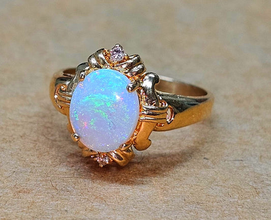 Vintage Stunning Oval Cabochon Opal & Diamond 14K Yellow Gold cocktail Ring Sz 7