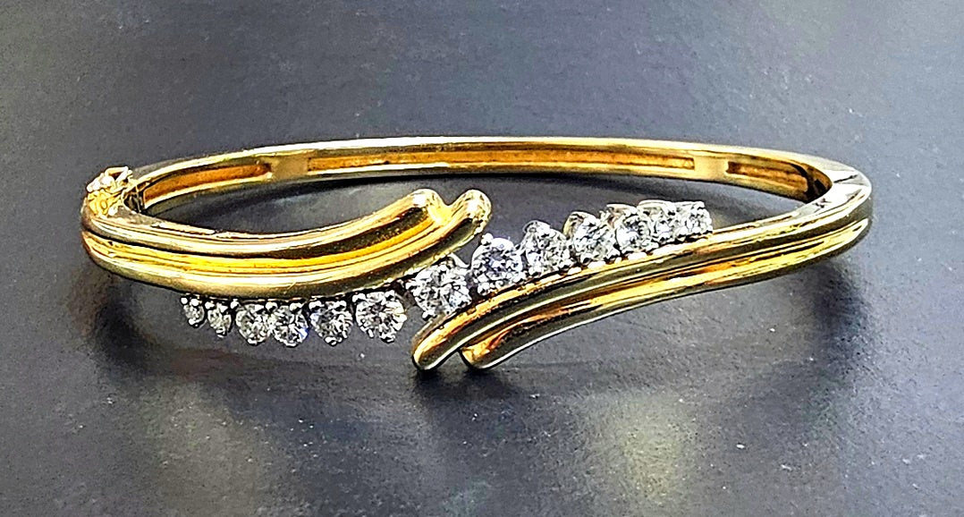 Vintage .90 Cts Round Brilliant Cut Diamonds Bangle Bracelet In 585 14K Gold