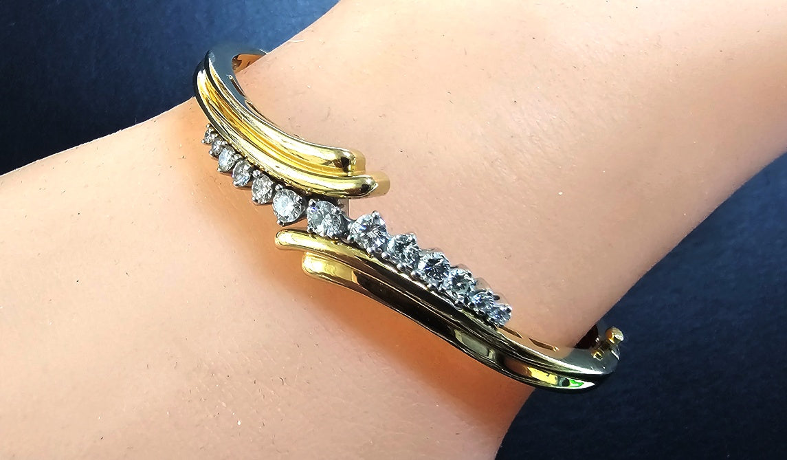 Vintage .90 Cts Round Brilliant Cut Diamonds Bangle Bracelet In 585 14K Gold