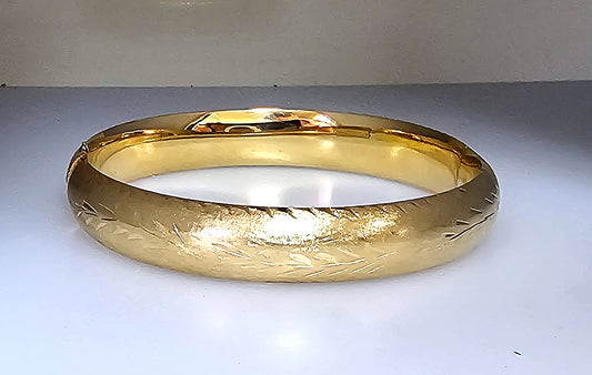 Vintage 14K Yellow Gold Flower Etched Hinged Bangle Bracelet 13.7 Grams