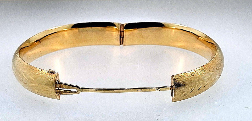 Vintage 14K Yellow Gold Flower Etched Hinged Bangle Bracelet 13.7 Grams