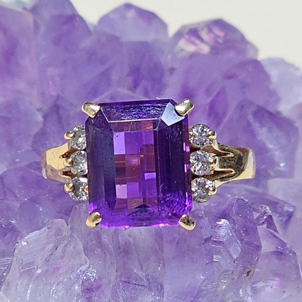 Vintage 14K Yellow Gold Appro 4ct Emerald Cut Vivid Amethyst Diamond Cocktail Ring Size 8