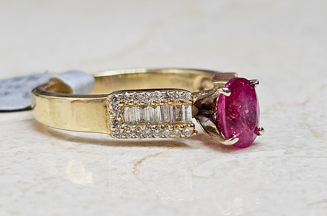 Beautiful Vintage Natural RUBY Baguette and Round Diamond Ring 14K Yellow Gold Size 6.5