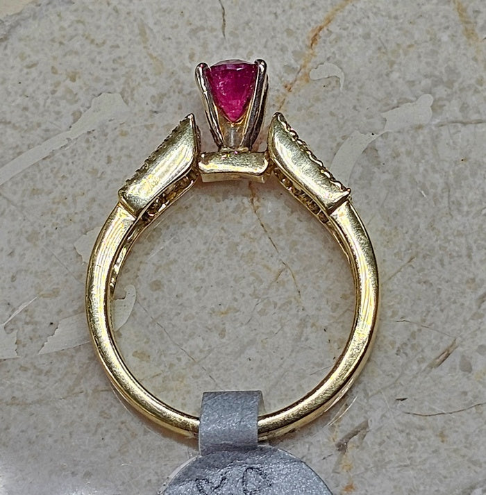 Beautiful Vintage Natural RUBY Baguette and Round Diamond Ring 14K Yellow Gold Size 6.5