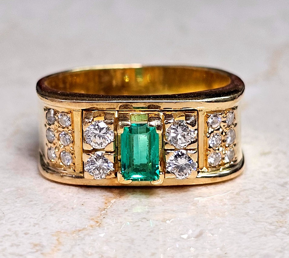 Vintage 18k Yellow Gold Natural Emerald & Diamond Ladies Band Ring 9.0g Sz8