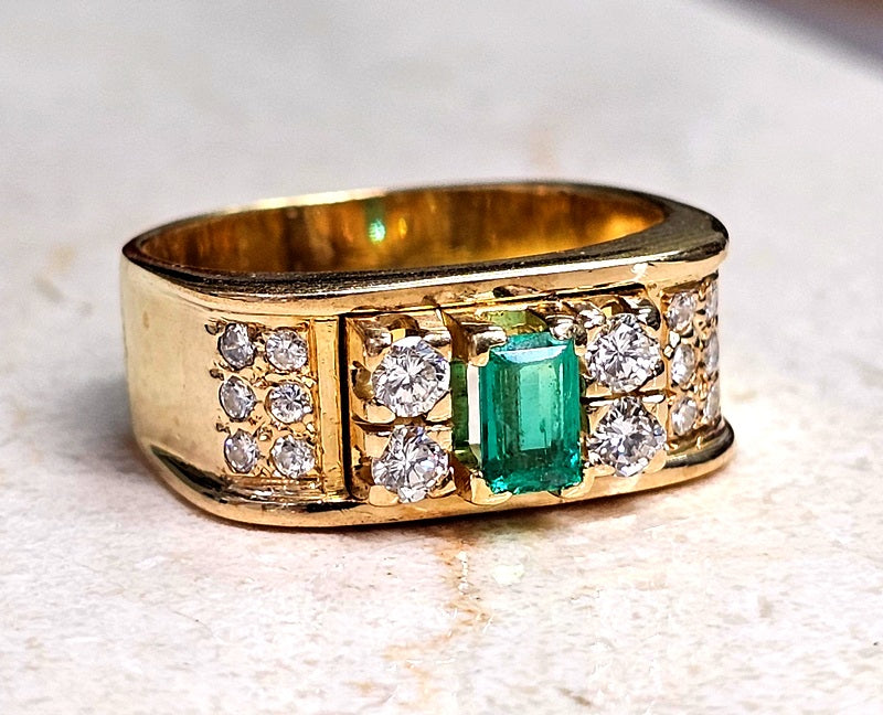 Vintage 18k Yellow Gold Natural Emerald & Diamond Ladies Band Ring 9.0g Sz8