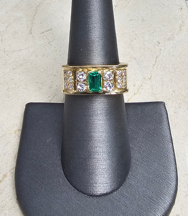 Vintage 18k Yellow Gold Natural Emerald & Diamond Ladies Band Ring 9.0g Sz8