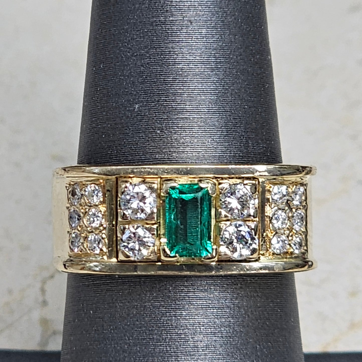 Vintage 18k Yellow Gold Natural Emerald & Diamond Ladies Band Ring 9.0g Sz8