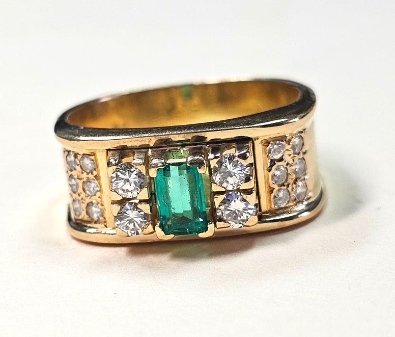 Vintage 18k Yellow Gold Natural Emerald & Diamond Ladies Band Ring 9.0g Sz8