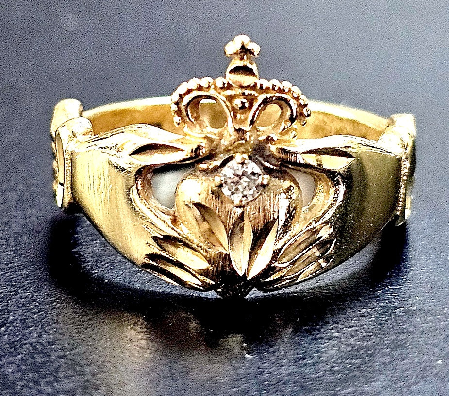 vtg Claddagh natural .04 ct Diamond Solid 14k Yellow Gold Ring Irish Wedding Ring