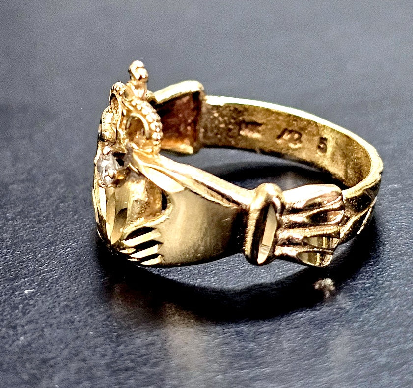 vtg Claddagh natural .04 ct Diamond Solid 14k Yellow Gold Ring Irish Wedding Ring