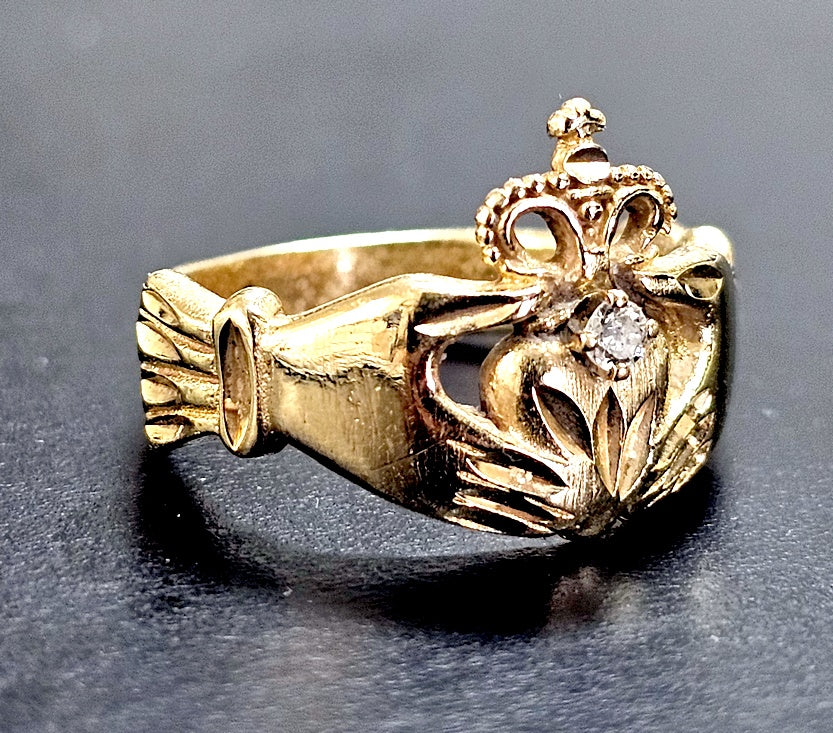 vtg Claddagh natural .04 ct Diamond Solid 14k Yellow Gold Ring Irish Wedding Ring