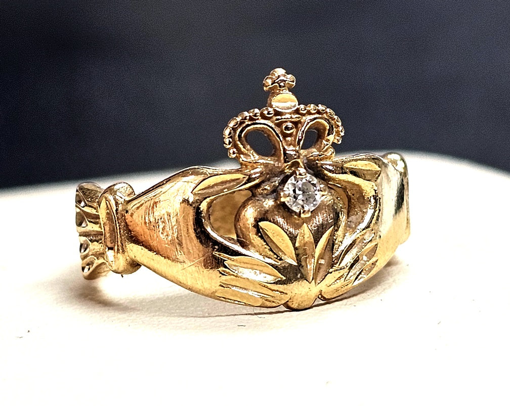 vtg Claddagh natural .04 ct Diamond Solid 14k Yellow Gold Ring Irish Wedding Ring