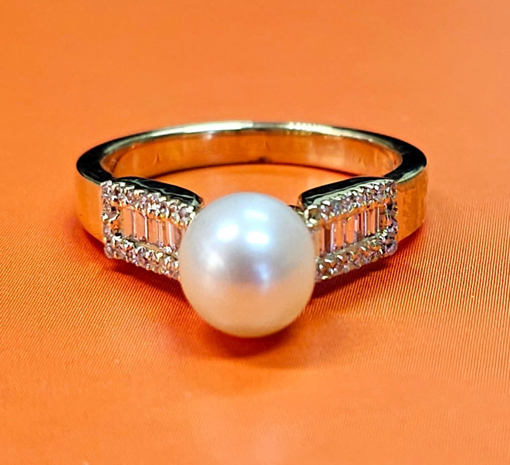 Classic 14k Solid Yellow Gold Tear Drop Pearl and Diamond Ring Size 6.5