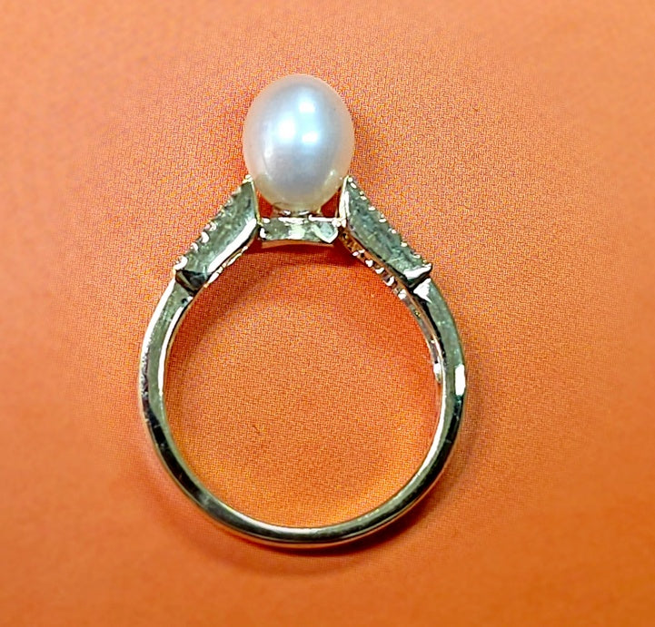 Classic 14k Solid Yellow Gold Tear Drop Pearl and Diamond Ring Size 6.5