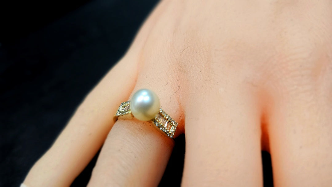 Classic 14k Solid Yellow Gold Tear Drop Pearl and Diamond Ring Size 6.5