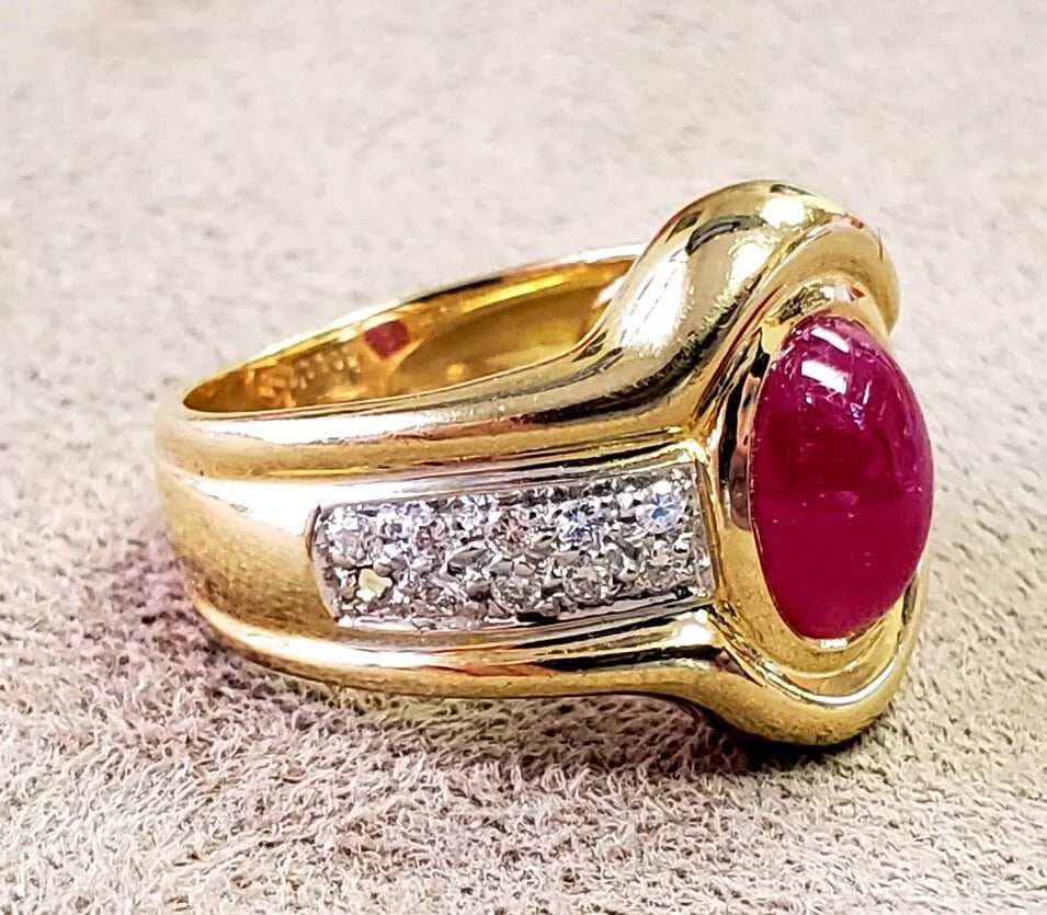 GIOVANE ITALY OVAL CABOCHON RED RUBY and DIAMOND 18K GOLD RING 2.75 ctw SZ 5.5