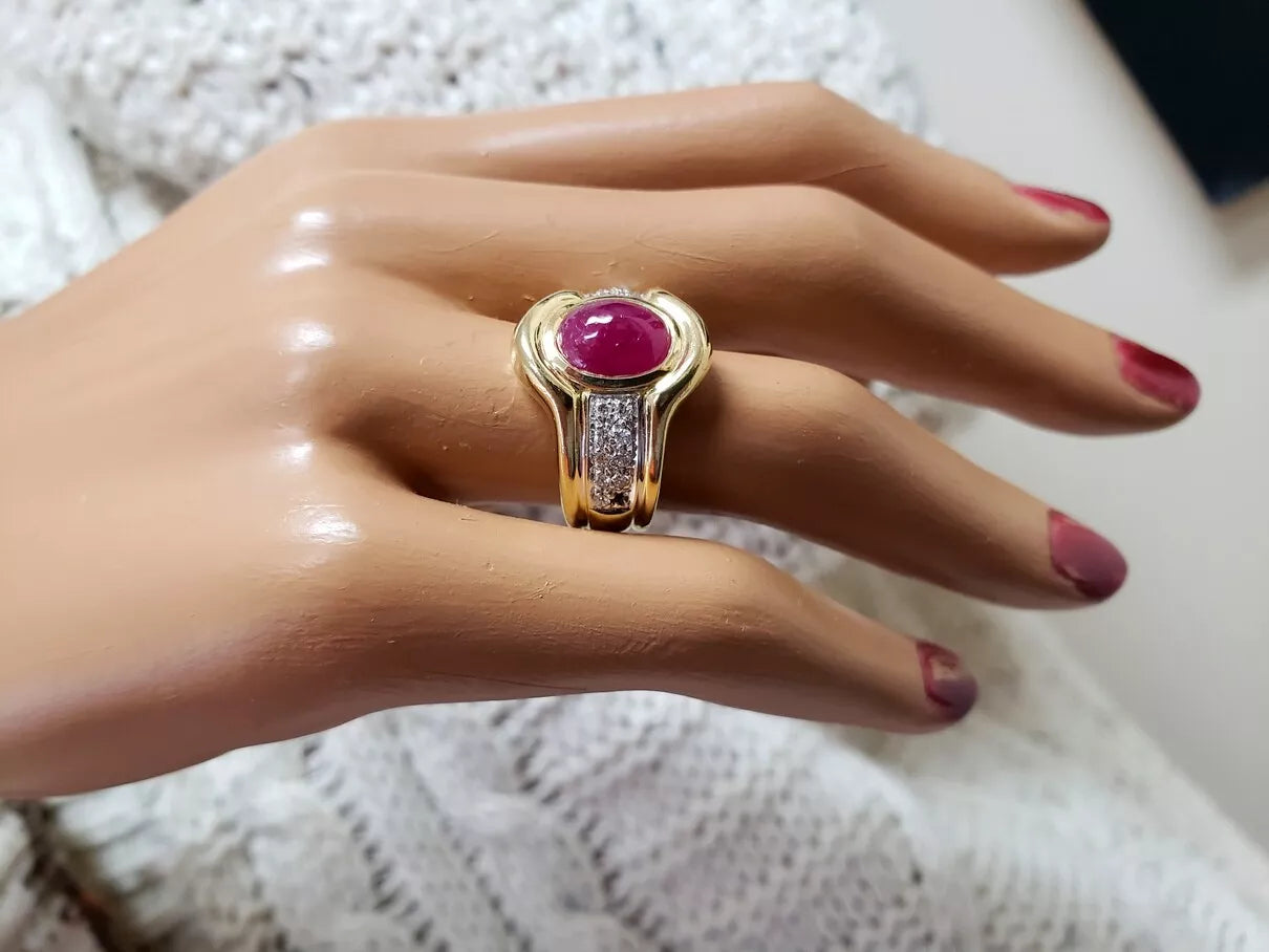 GIOVANE ITALY OVAL CABOCHON RED RUBY and DIAMOND 18K GOLD RING 2.75 ctw SZ 5.5