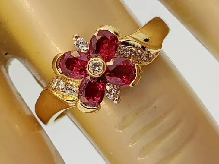 ESTATE DIAMOND & AAA OVAL RUBY 18K YELLOW GOLD FLOWER RING