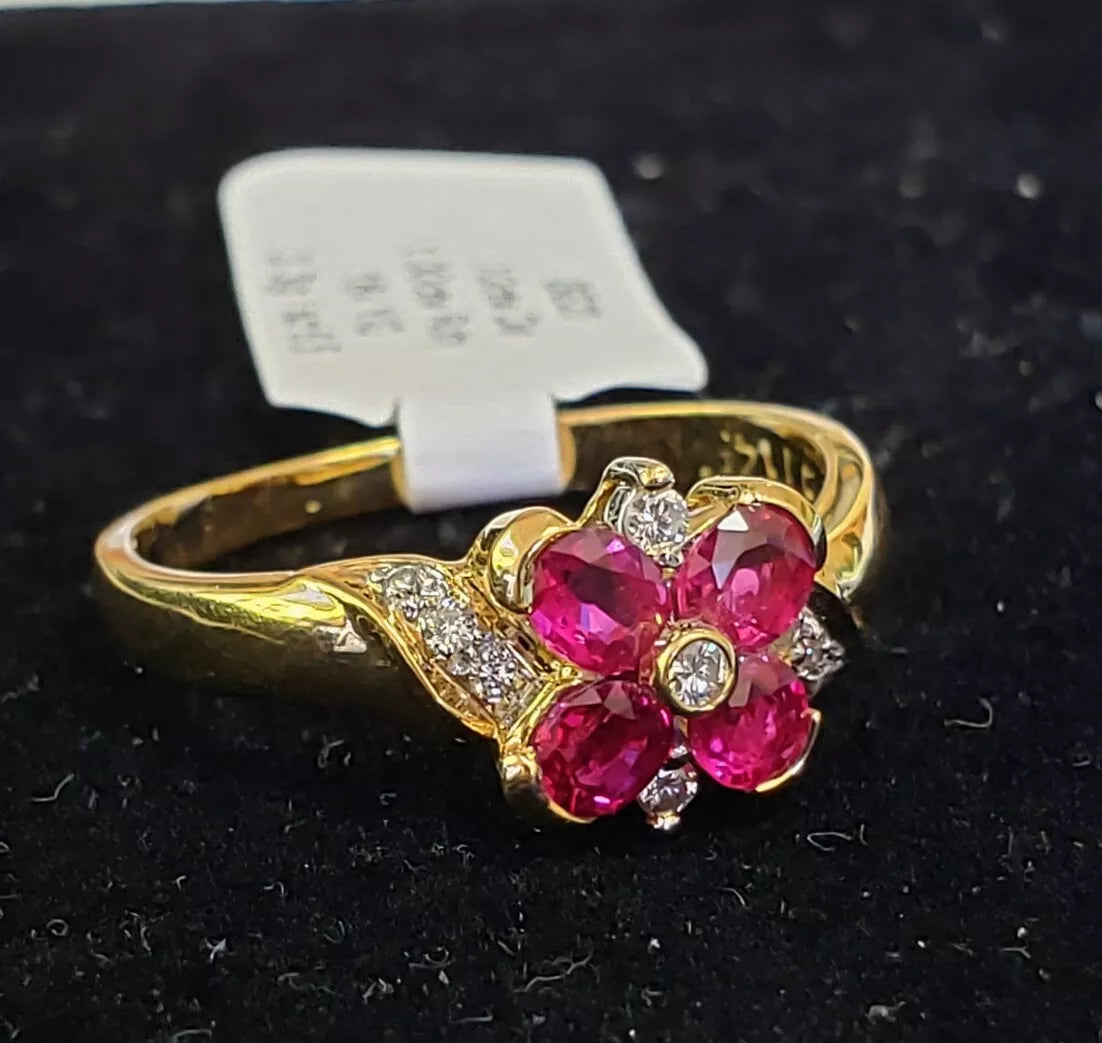 ESTATE DIAMOND & AAA OVAL RUBY 18K YELLOW GOLD FLOWER RING