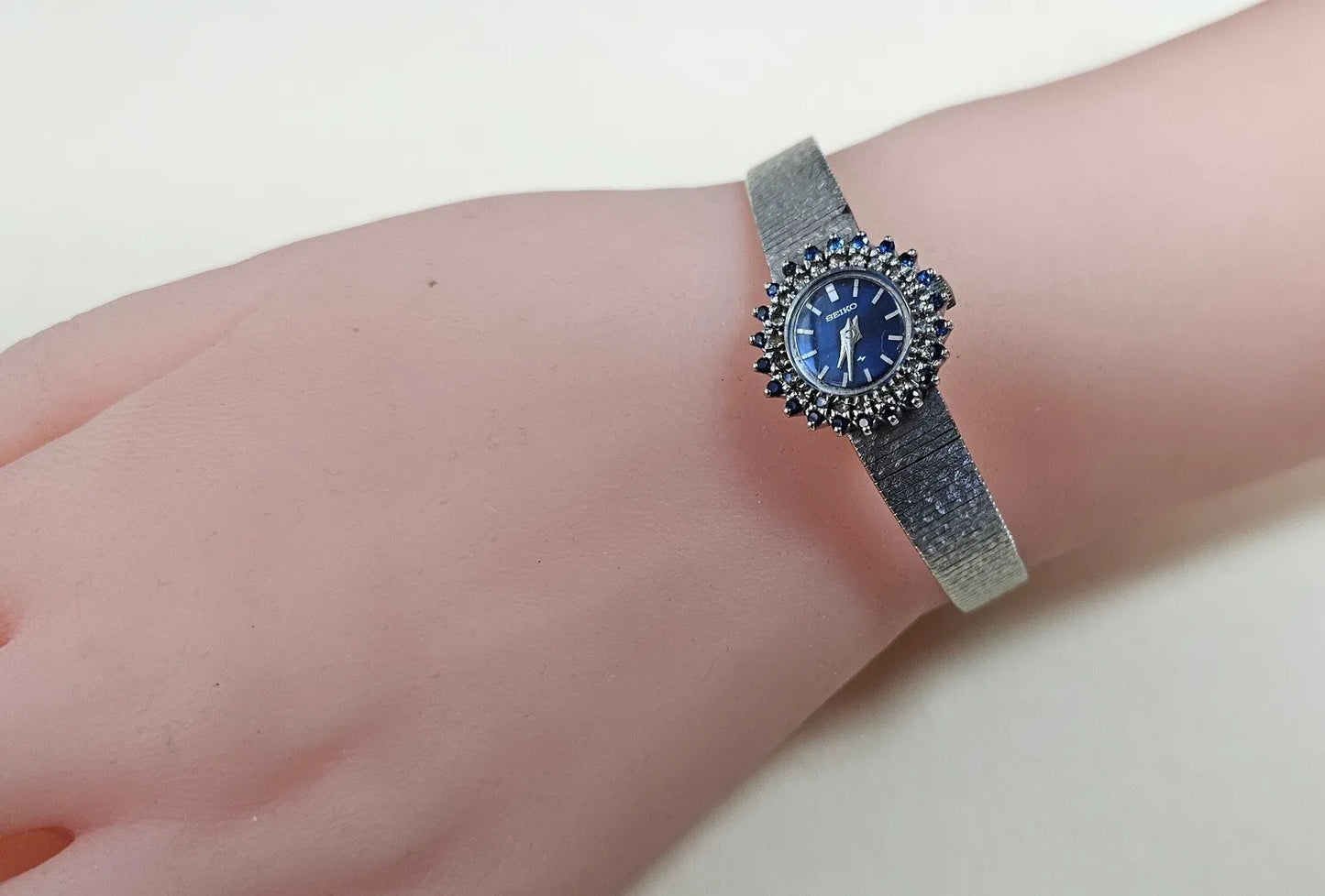 VINTAGE 1970's SEIKO 14K WHITE GOLD DIAMOND AND SAPPHIRE LADY'S WATCH