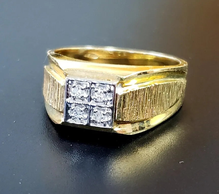 Vintage 14K Two Tone Gold four Diamonds Men’s Ring 7.4 gr. Size 10