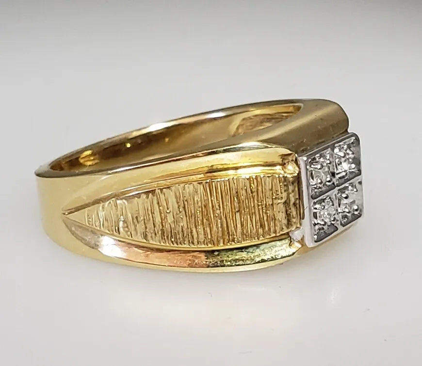 Vintage 14K Two Tone Gold four Diamonds Men’s Ring 7.4 gr. Size 10